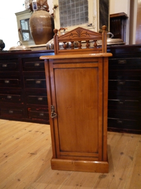 Superb early Australian huon pine dressing table, Edwardian